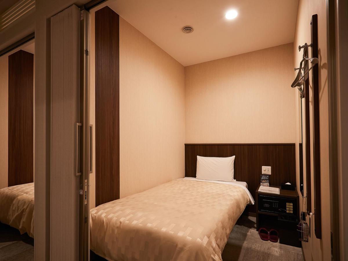 Grand Cabin Hotel Naha Oroku Buitenkant foto